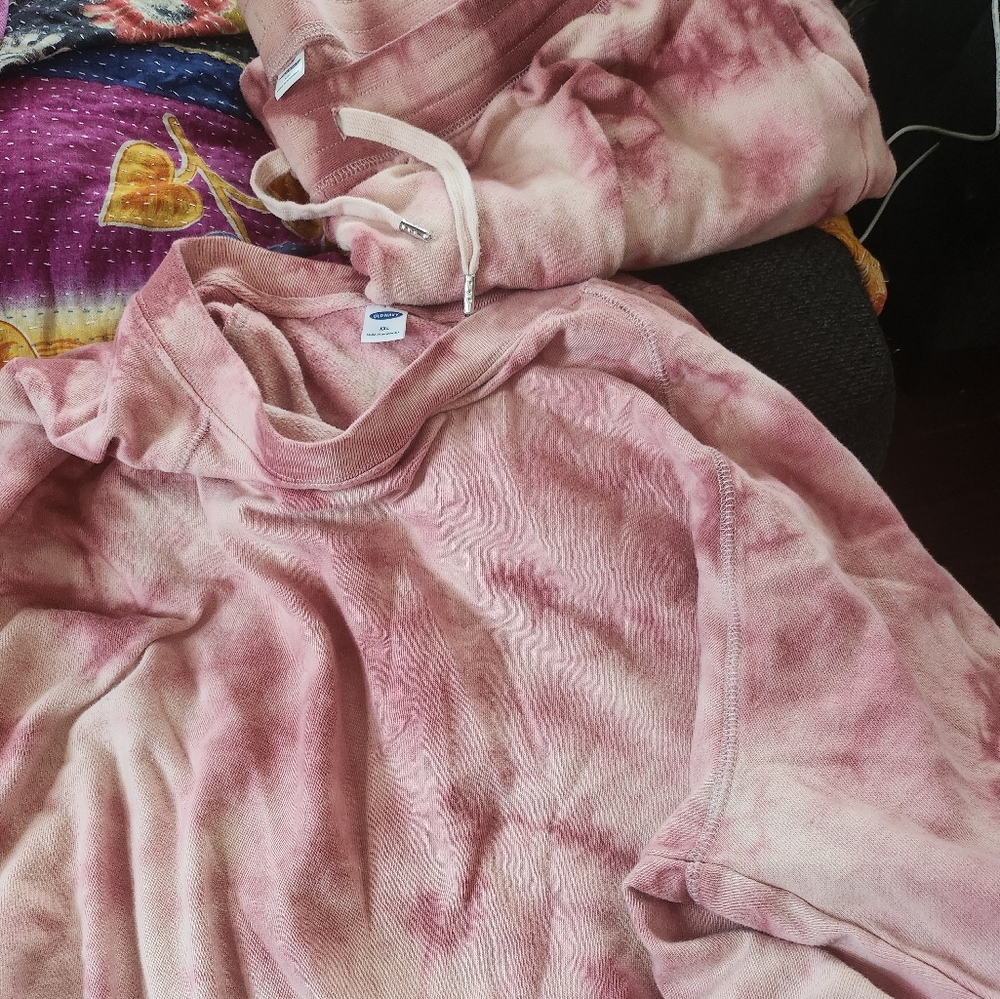 Old navy tie dye jogging outfit